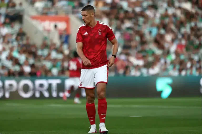 Nottingham Forest 0-1 Leeds United: Late Stach free-kick leaves Glasner frustrated