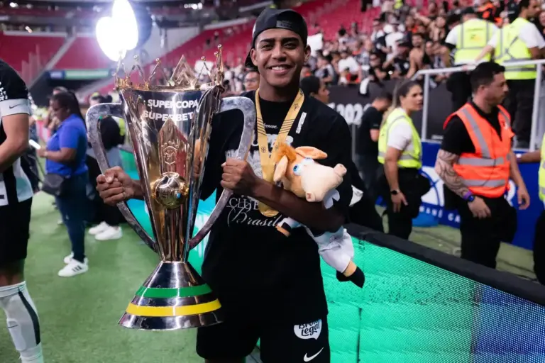 Nottingham Forest in fresh talks for Corinthians midfielder
